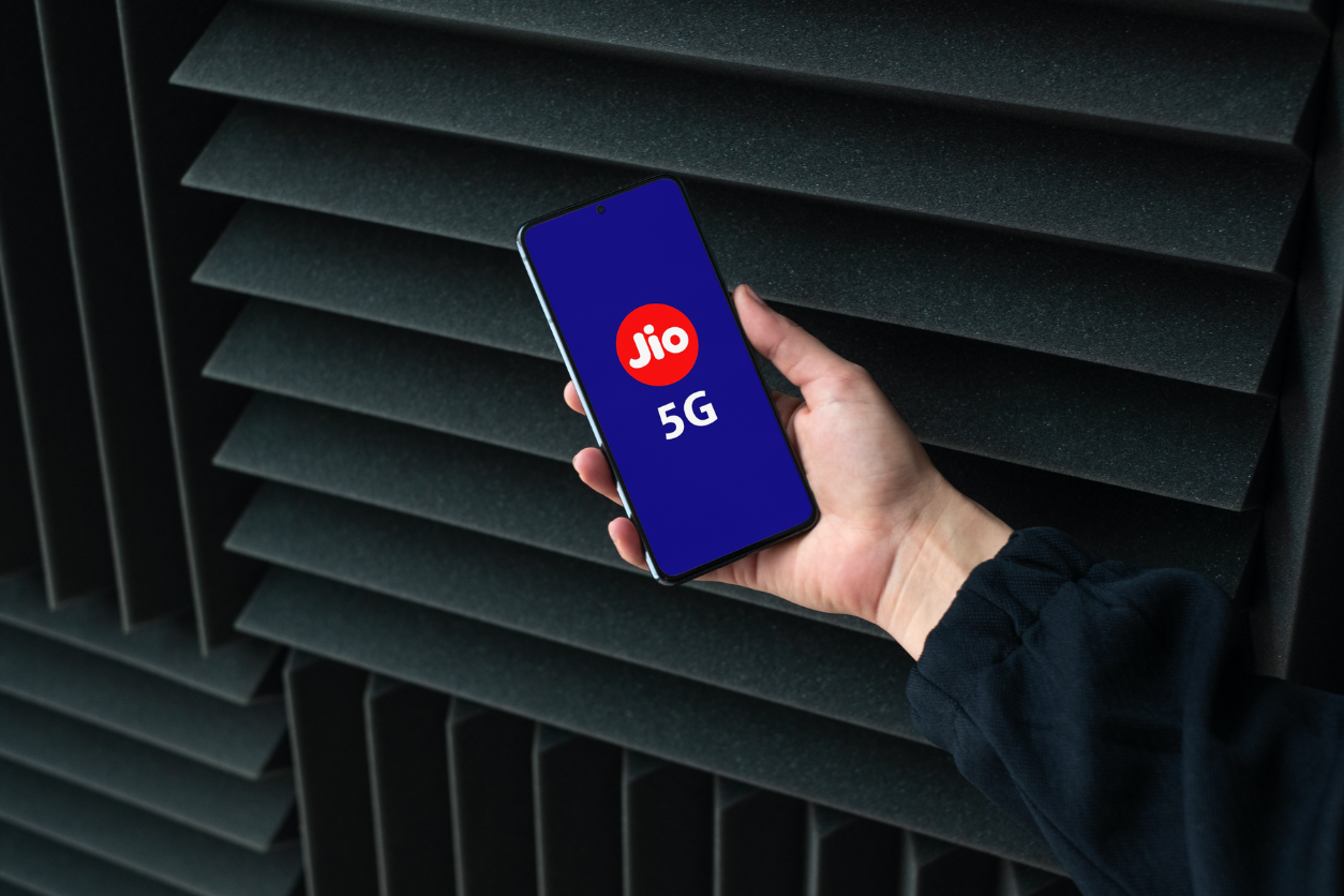 5G इंटरनेट सेवेसह जिओ स्वस्तातला 5G मोबाईलही आणणार!